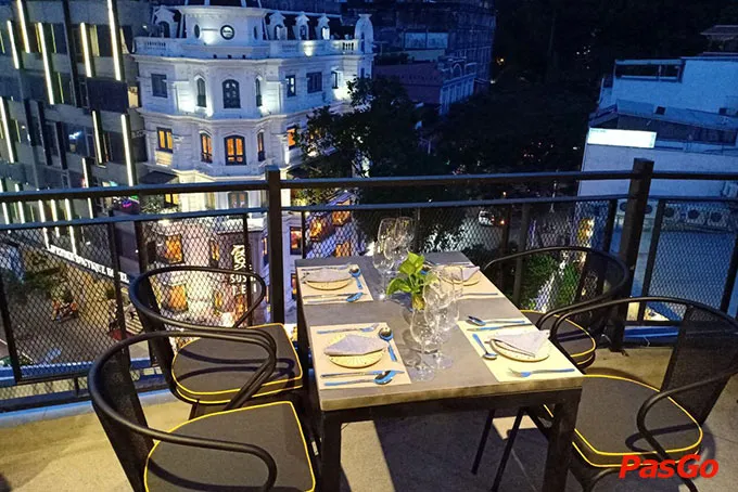 Chanh Bistro Rooftop với tầm nhìn đẹp ra phố Sài Gòn
