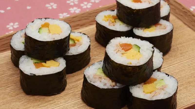 Gimbap cơm cuộn rong biển dinh dưỡng cho bữa phụ của bà bầu