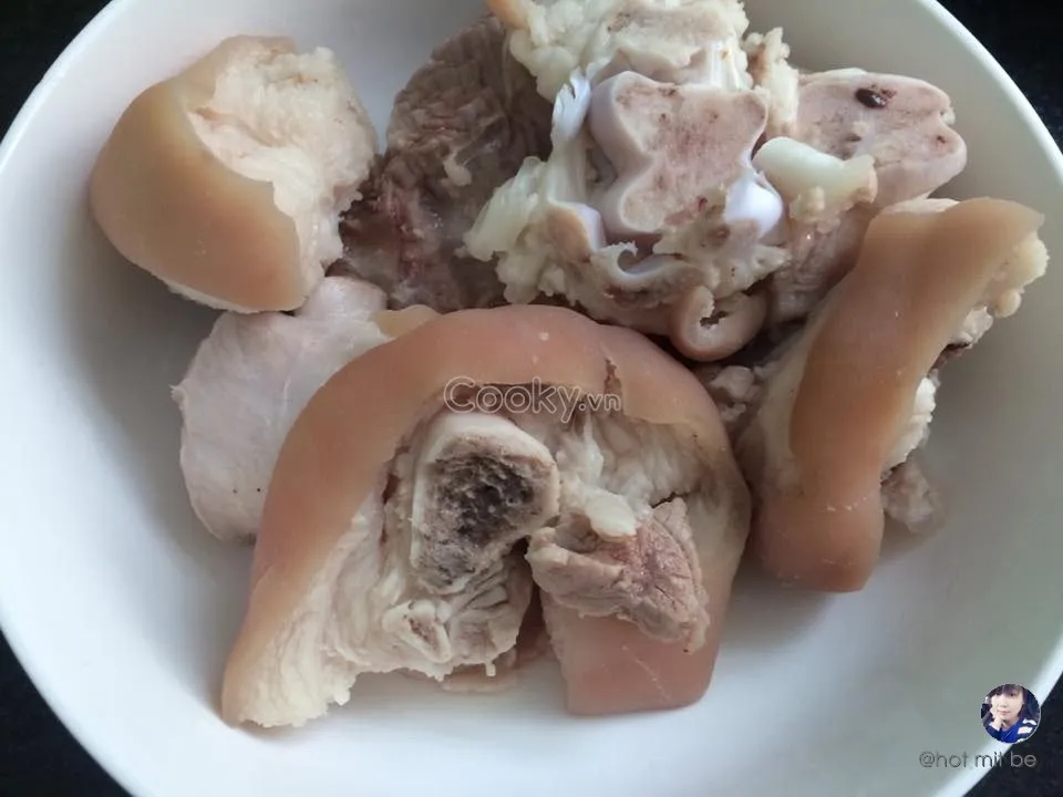 Chân giò heo sau khi nấu chín