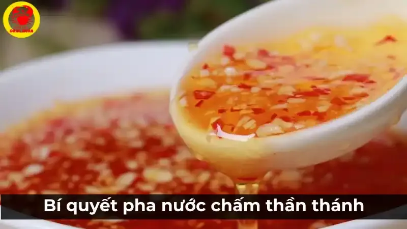 Bí quyết pha nước chấm thần thánh cho lẩu cá tầm măng chua.