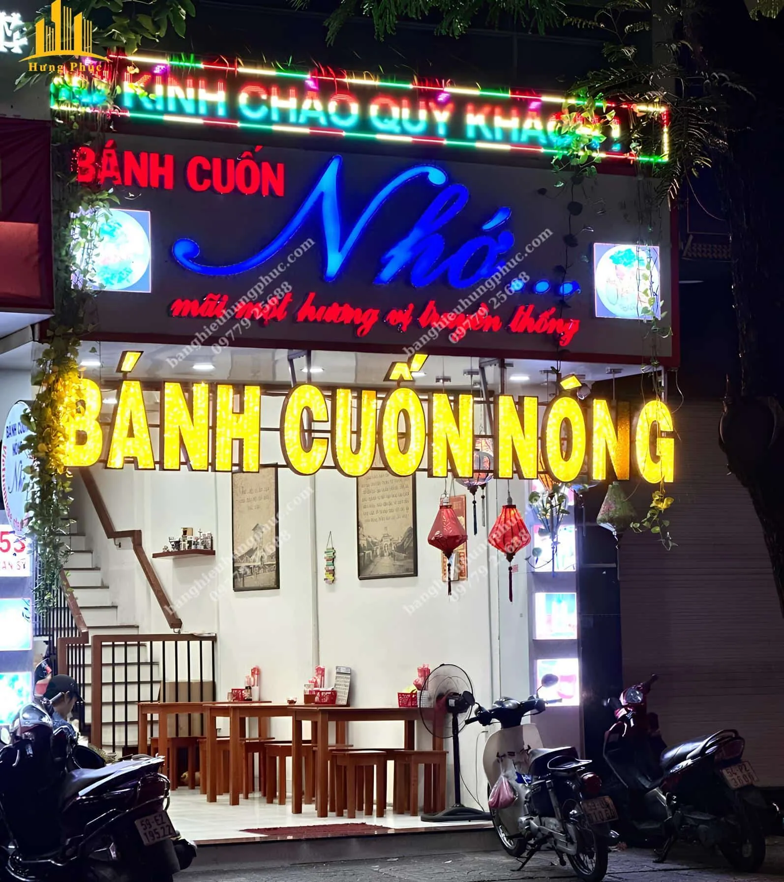 Biển quảng cáo cửa hàng bánh cuốn sử dụng chữ nổi Inox đá Acrylic vàng, chữ nổi mica, bảng đèn led chạy chữ xin chào