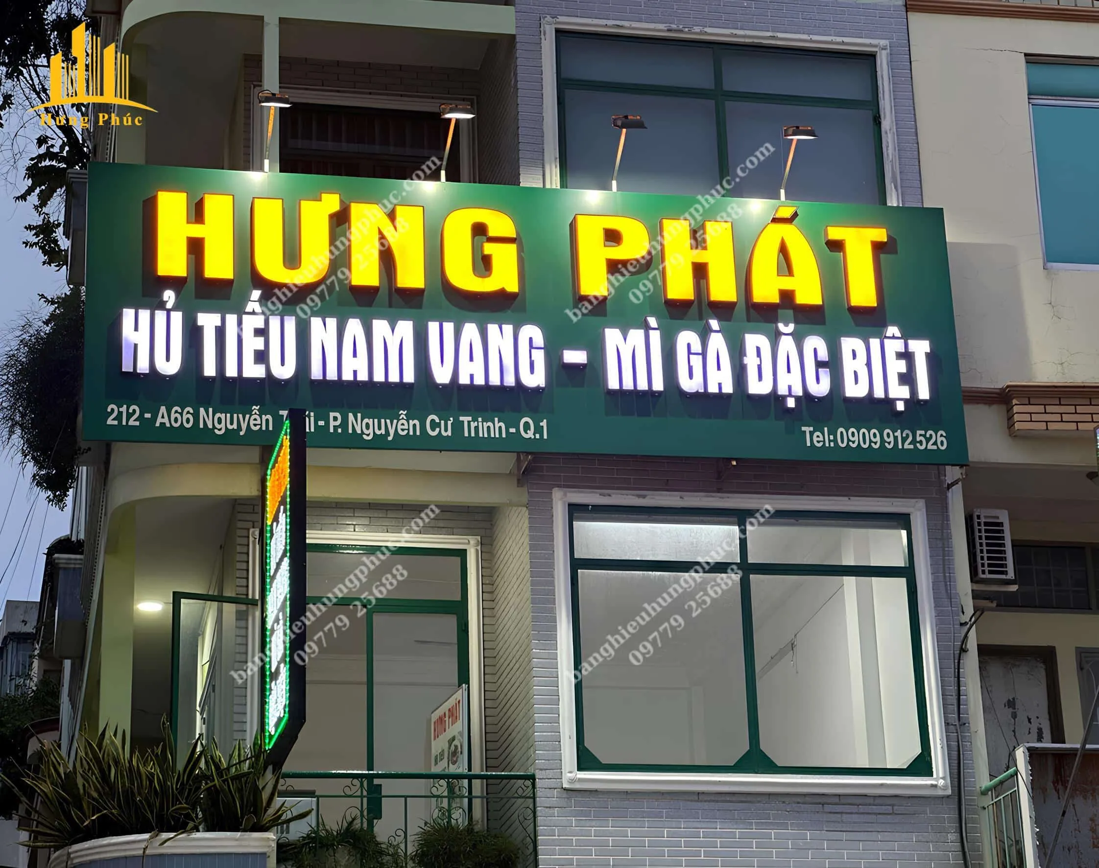 Biển quảng cáo quán hủ tiếu mì chữ nổi mica sáng mặt