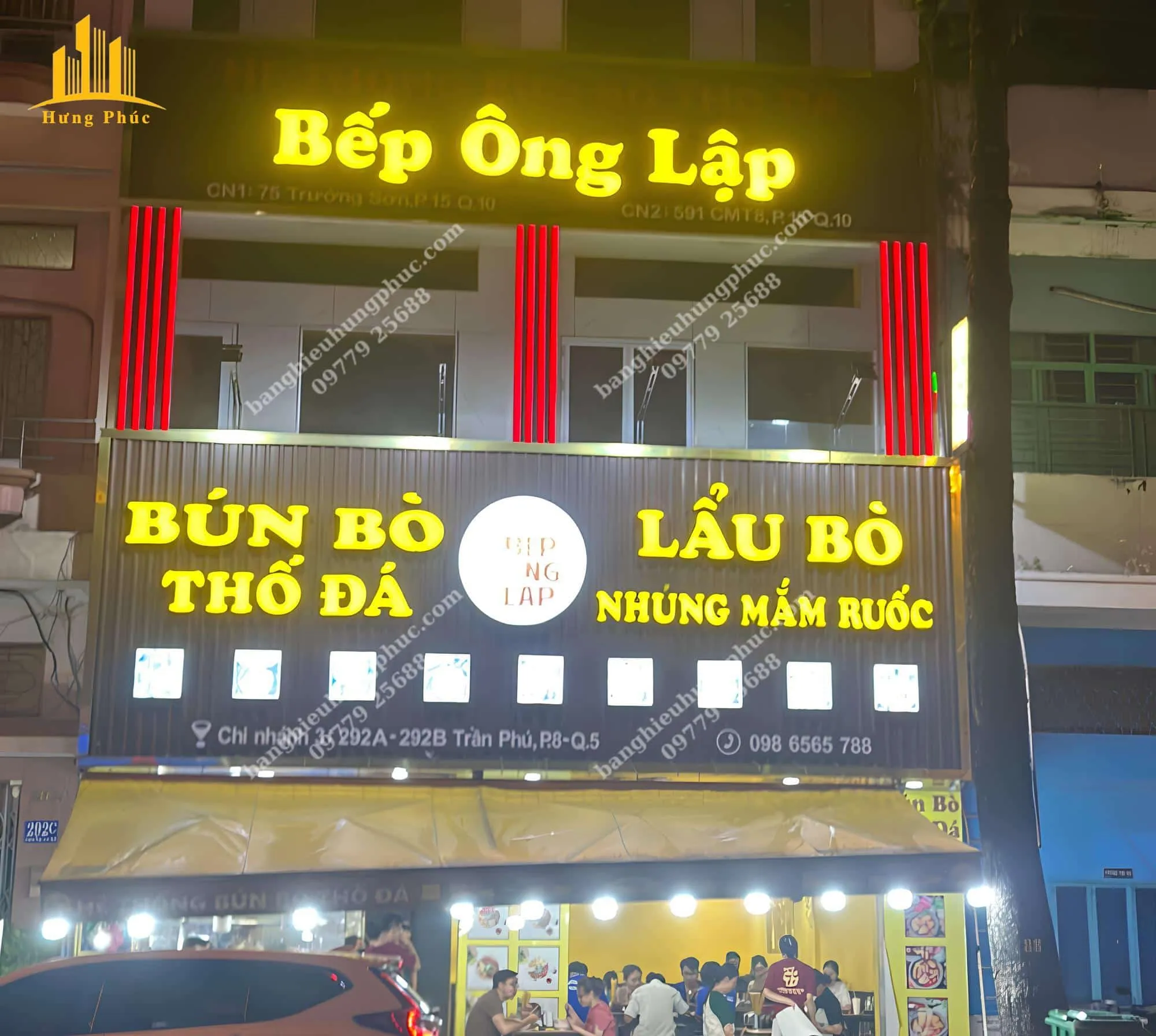 Biển hiệu quán bún bò chữ mica sáng mặt kết hợp hộp đèn nền tôn