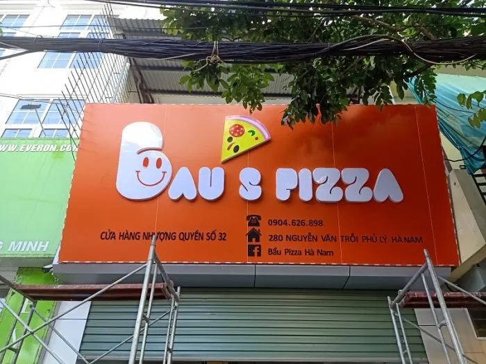 Biển quảng cáo quán ăn vặt với thiết kế bắt mắt và menu rõ ràng