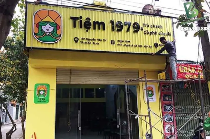 Thiết kế bảng hiệu cho quán trà sữa vỉa hè và đồ ăn vặt