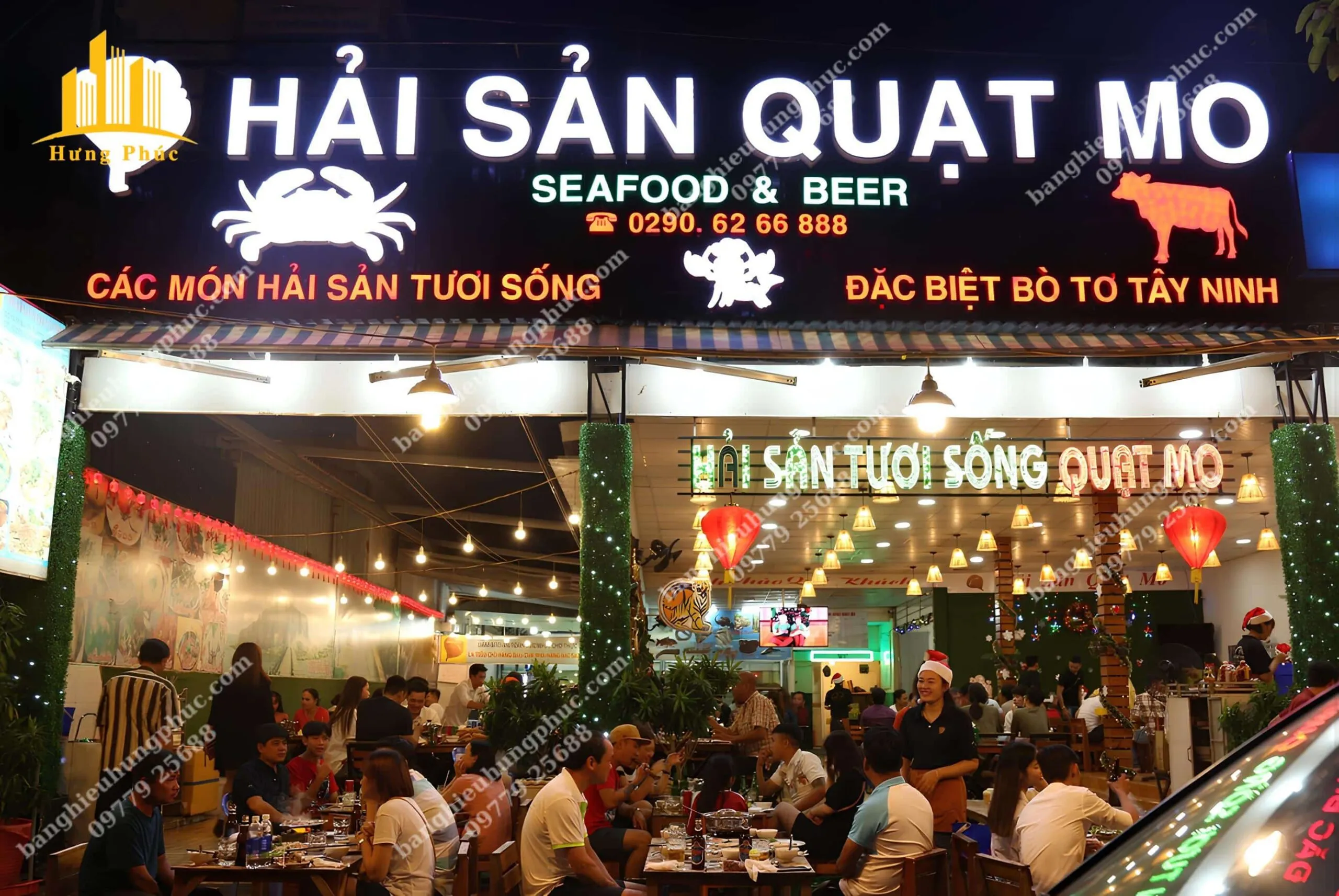 Bảng hiệu quán nhậu hải sản Quạt Mo sử dụng chữ nổi Mica sáng mặt