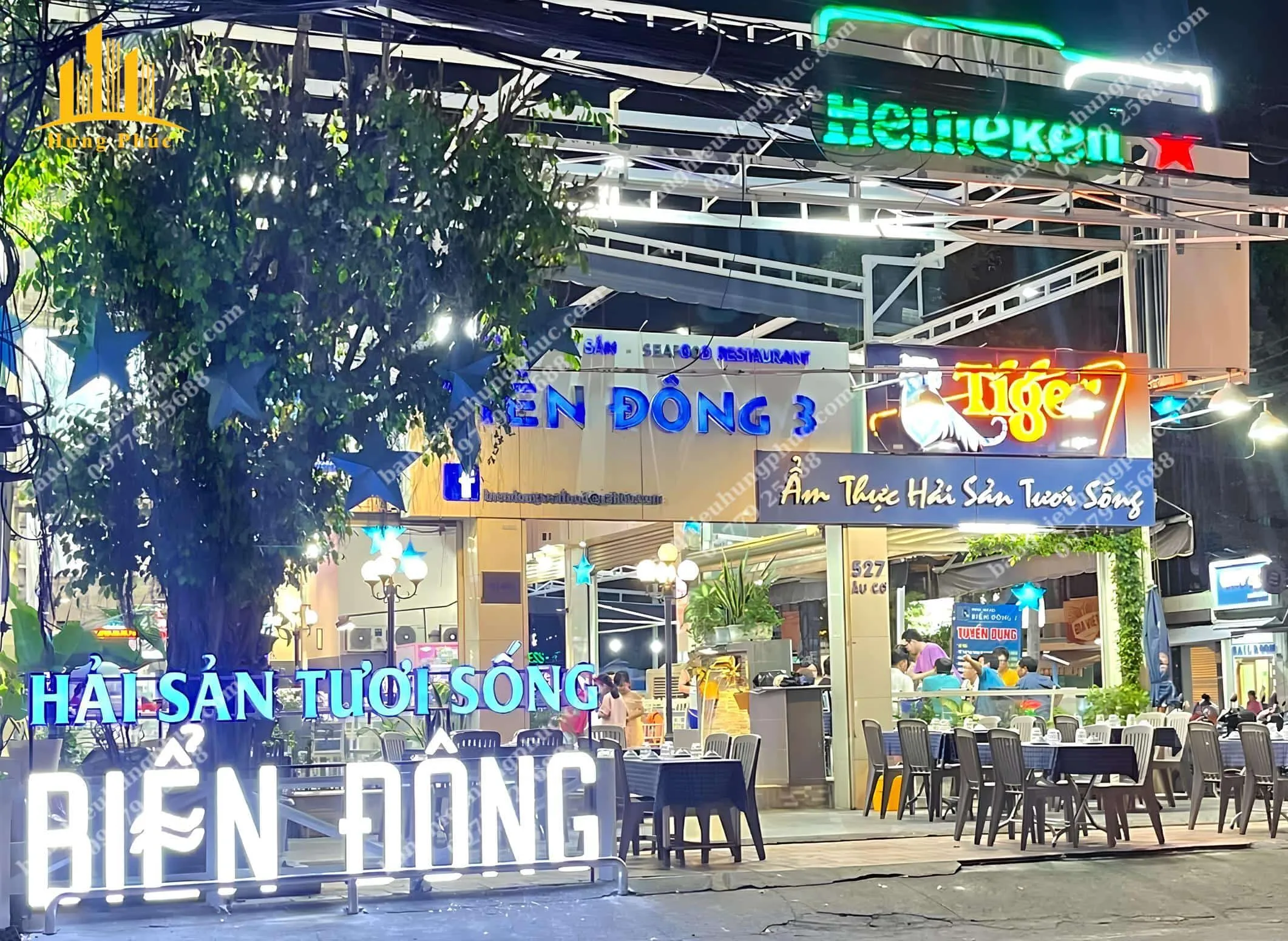 Bảng hiệu nhà hàng hải sản Biển Đông