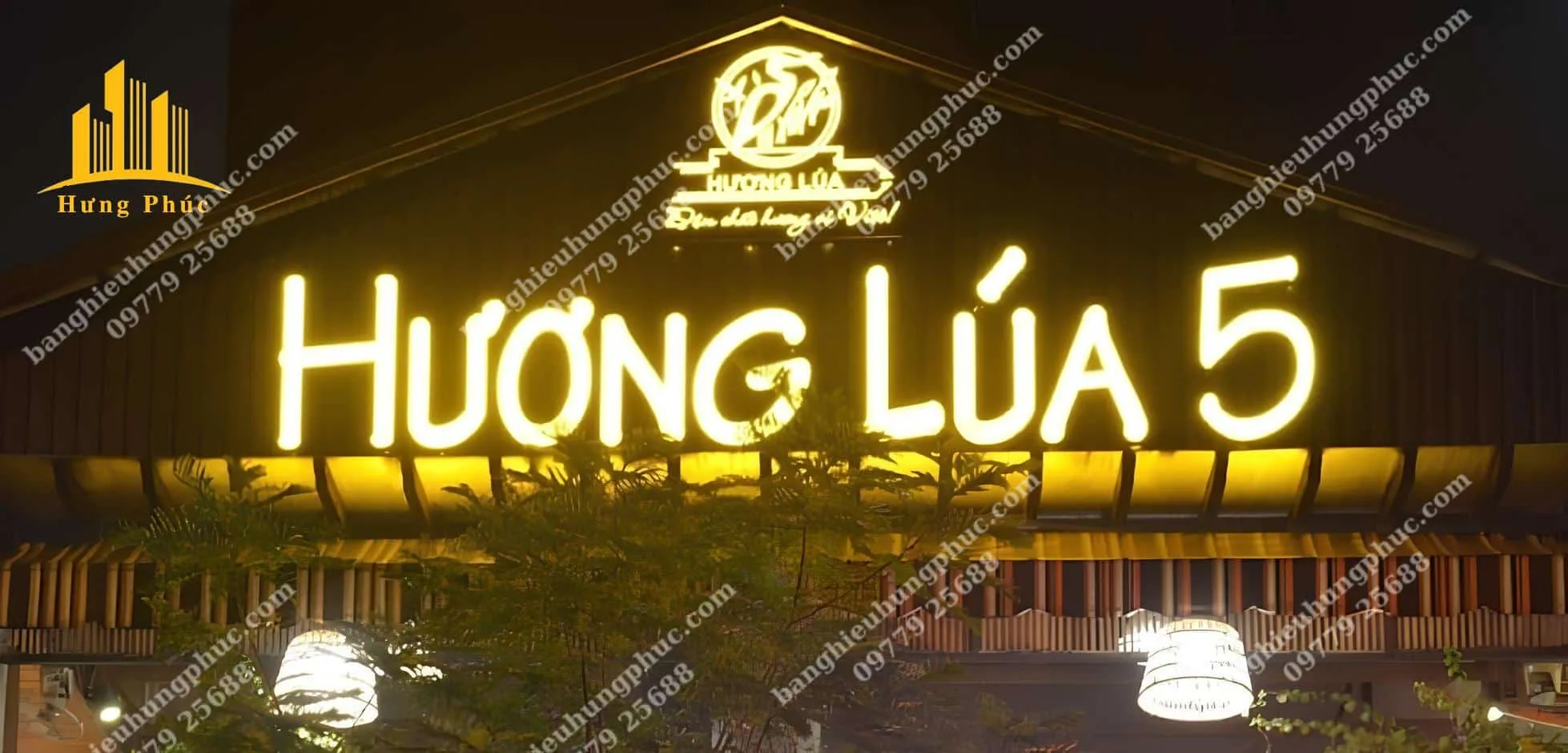 Chữ nổi sáng mặt quán nhậu hải sản