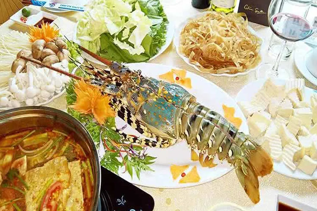 Khu vực chế biến hải sản tại nhà hàng