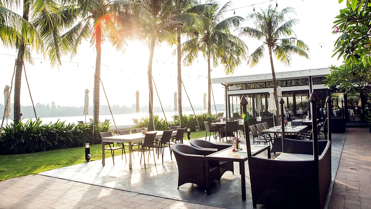 Không gian Bistro Song Vie Saigon với phong cách Indochine thanh lịch, view sông thơ mộng