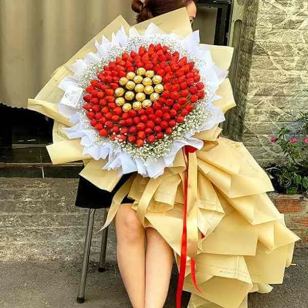 Bó hoa dâu tây bọc socola ngọt ngào