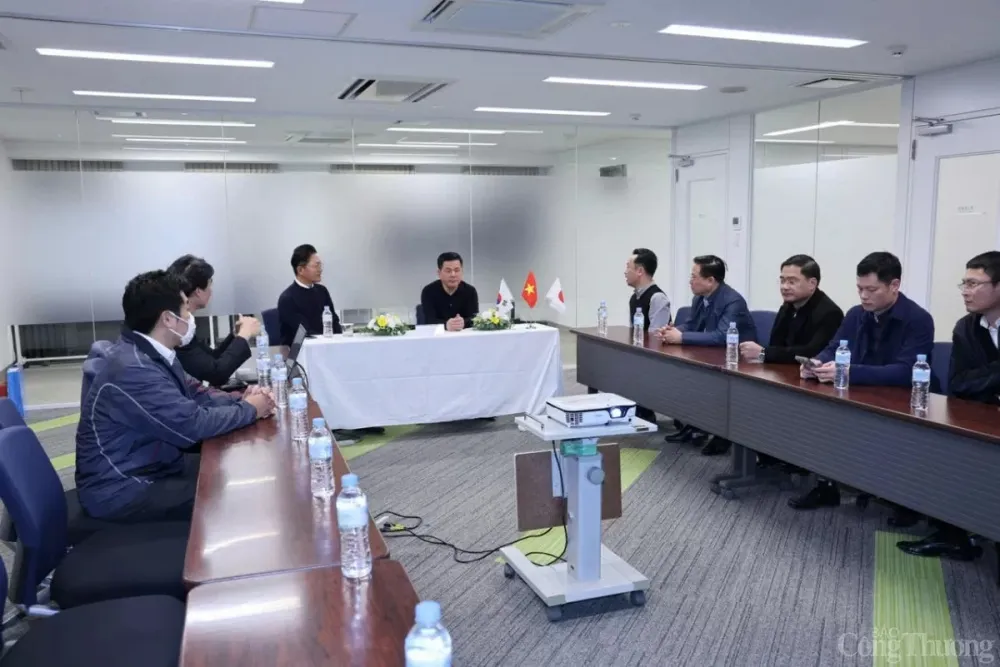 Bộ trưởng Nguyễn Hồng Diên làm việc với đại diện tập đoàn công ty rượu soju hàn quốc HiteJinro tại văn phòng Tokyo