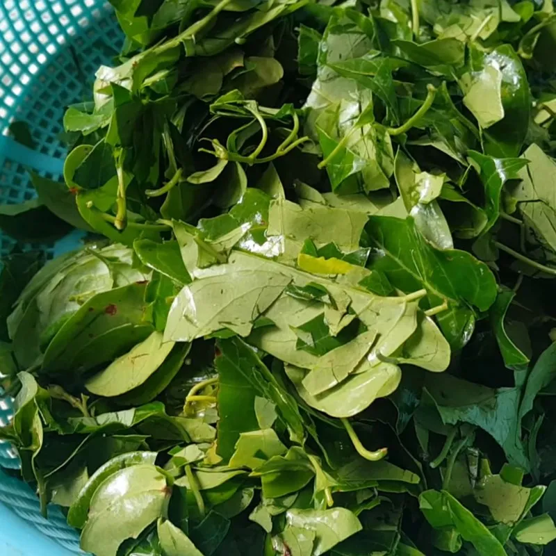 Chuẩn bị các loại rau thơm ăn kèm