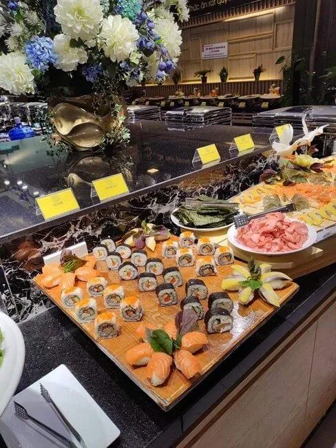 Buffet sushi đa dạng tại Tiến Quý