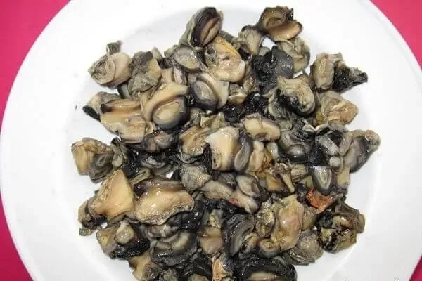 Bát bún ốc nóng hổi với màu sắc hấp dẫn