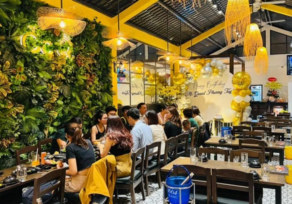 Địa điểm tụ tập quen thuộc của các bạn trẻ và nhân viên văn phòng sau giờ làm