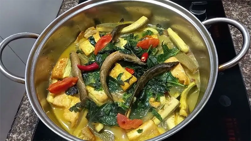 Cá chạch om chuối đậu đậm đà hương vị ẩm thực đồng quê