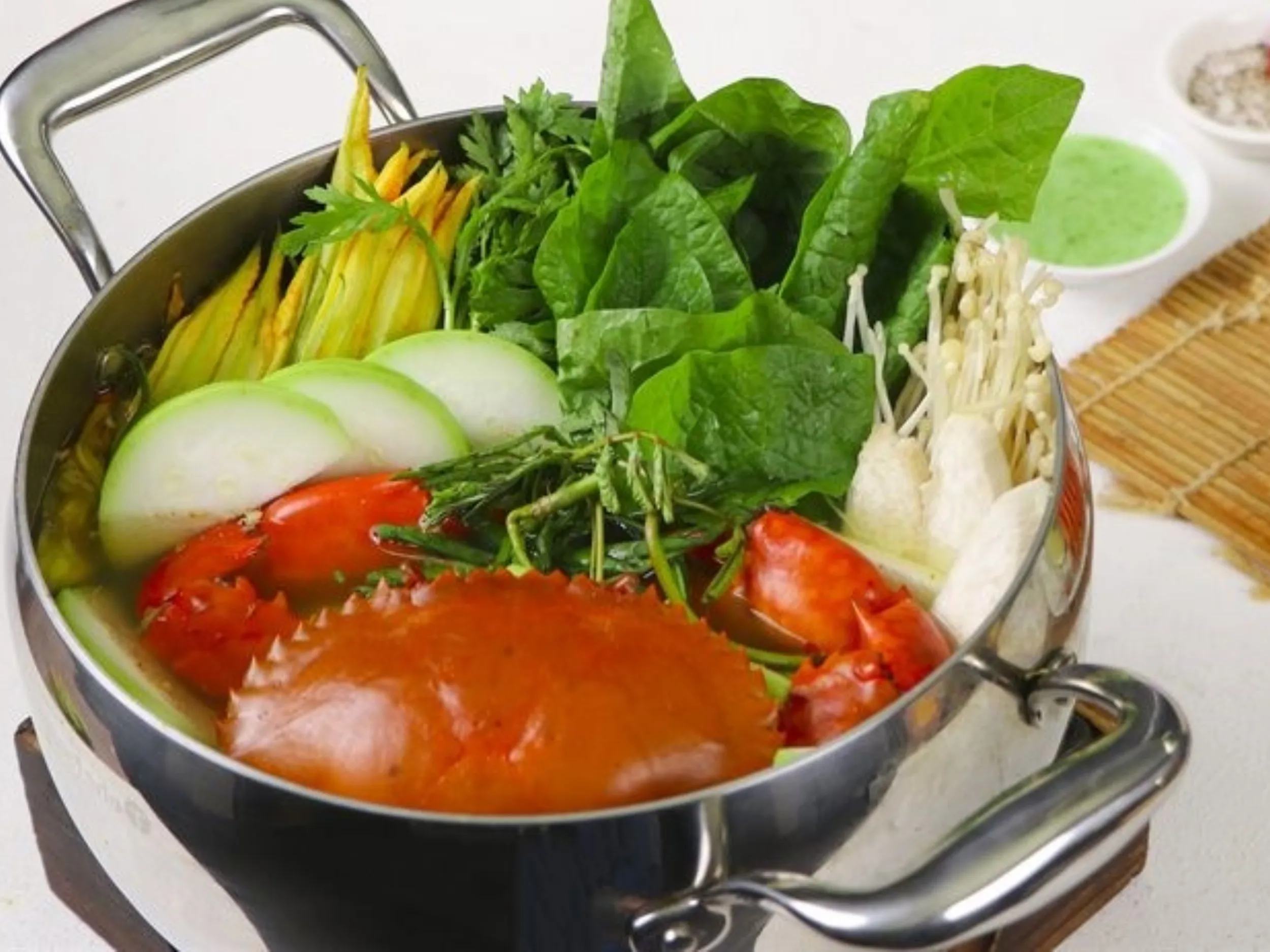 Cách nấu cua Cà Mau với bầu mang lại vị ngọt thanh tự nhiên