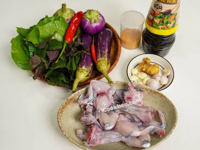 Các nguyên liệu tươi ngon để thực hiện cách nấu ếch xào cà đơn giản tại nhà