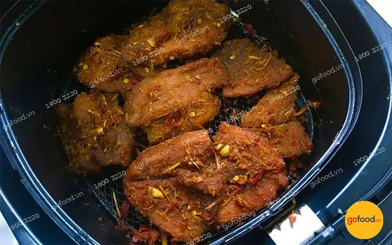 Thịt bò khô xé sợi sau khi rim - màu nâu đều, sợi mỏng dai giòn