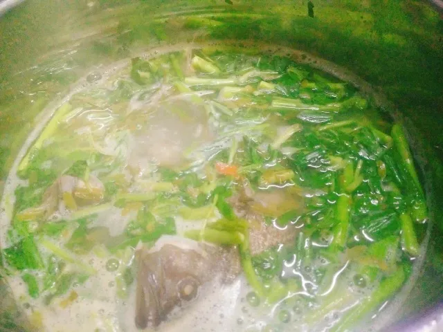 Hoàn thiện công đoạn nêm nếm gia vị cho canh chua