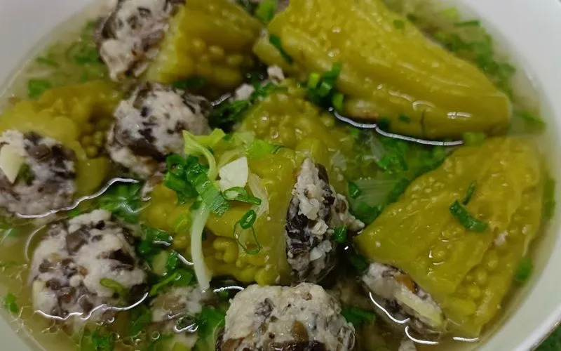 Canh mướp đắng nhồi thịt thơm ngon, thanh mát