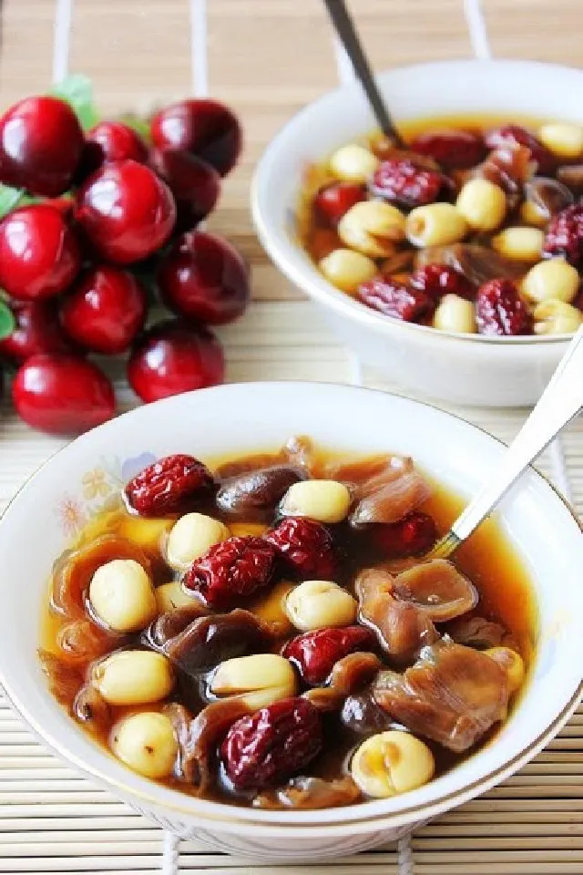 Chè hạt sen nhãn nhục táo đỏ hoàn thành