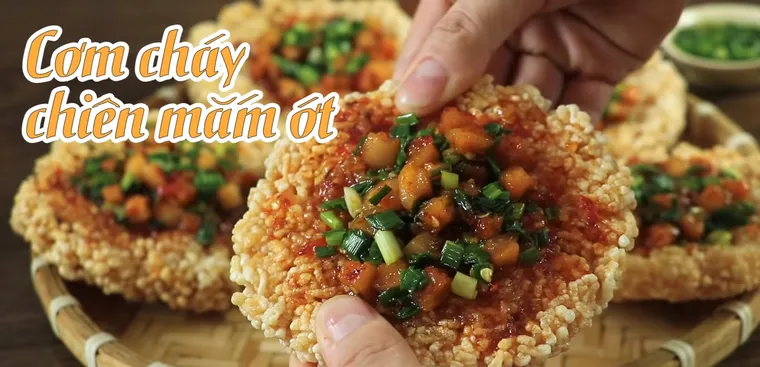 Cơm cháy mắm ớt và cơm cháy chà bông giòn rụm