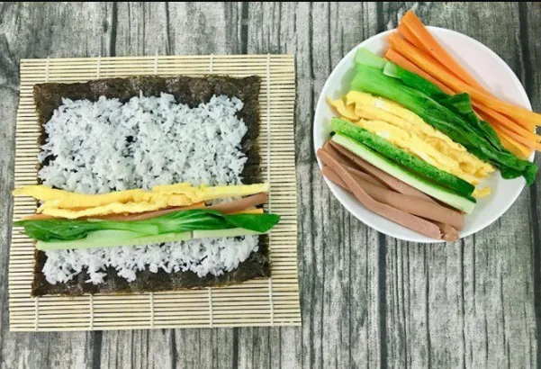 Nguyên liệu làm kimbap tươi ngon tại Korea House