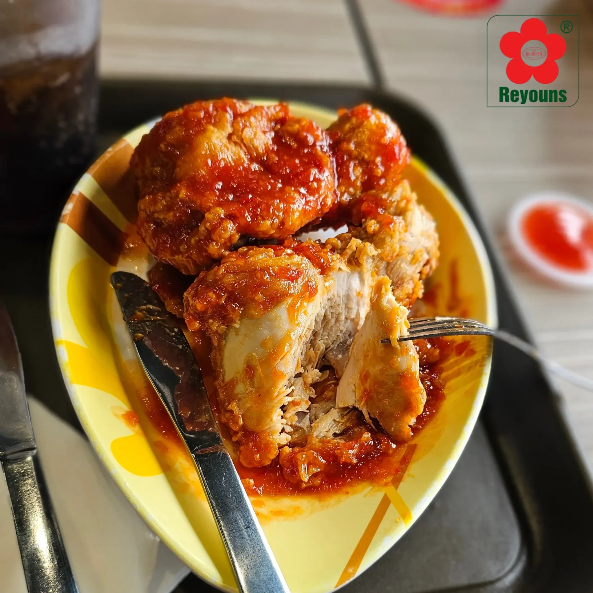 Ướp bột tỏi giúp hương vị thấm sâu mà không làm cháy lớp vỏ khi chiên