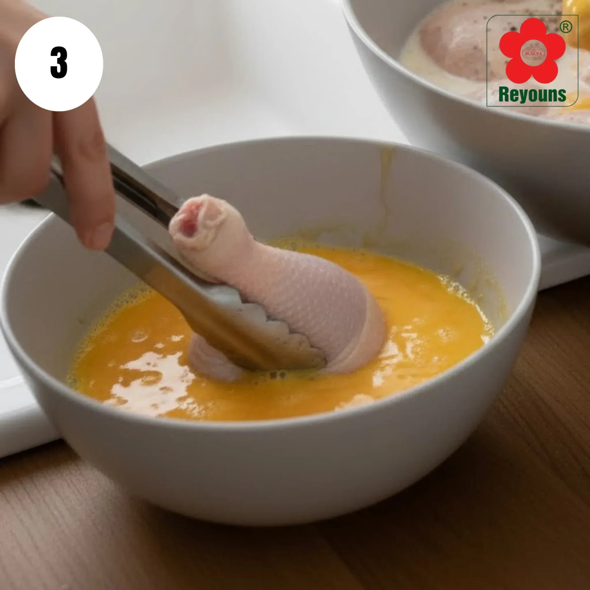 Cận cảnh miếng gà rán Jollibee giòn tan hấp dẫn cực độ