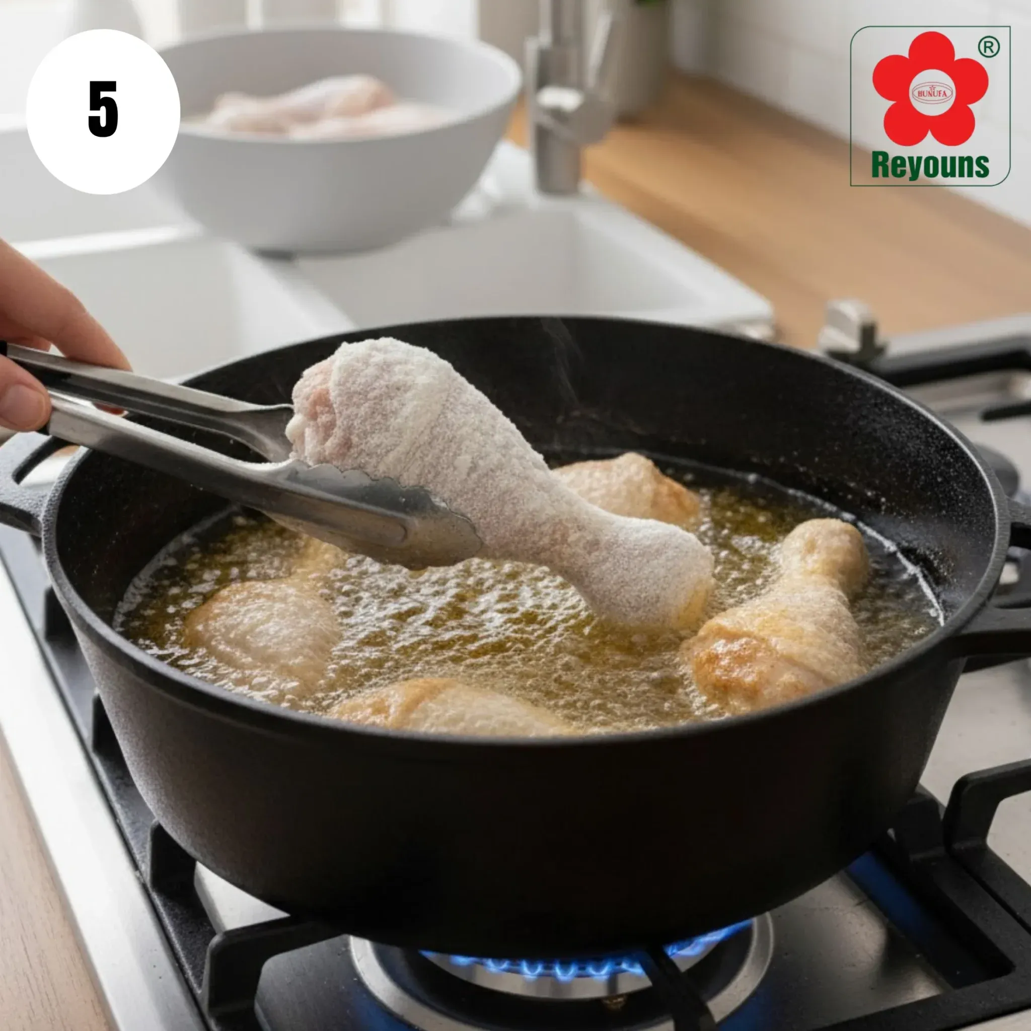 Những miếng gà vàng ươm kích thích mọi giác quan của người thưởng thức