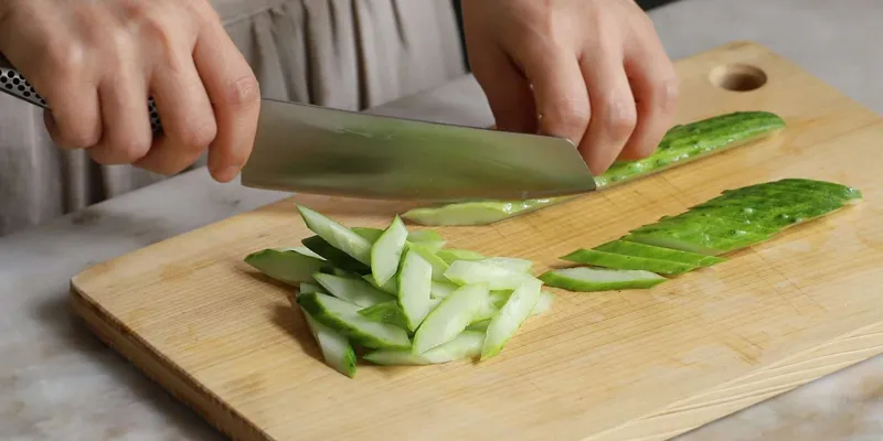Kỹ thuật cắt dưa leo để gia vị thấm đều nhất