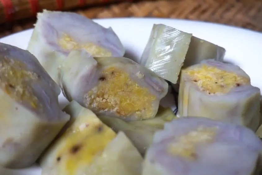 Bánh khoai sọ nhân đậu xanh hấp lá dong