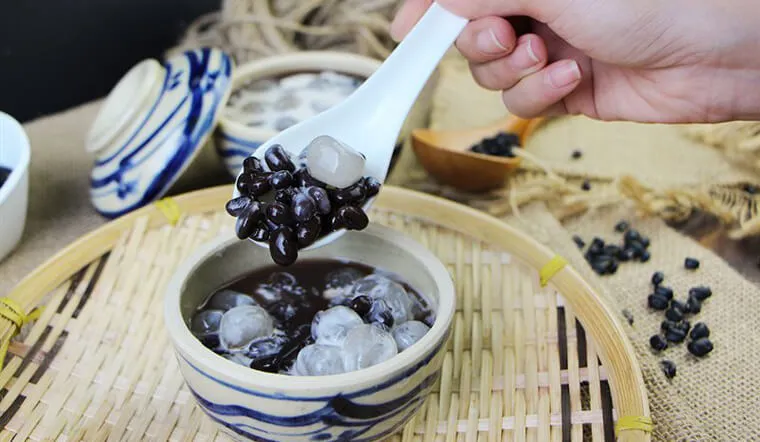 Thưởng thức món chè đỗ đen bột lọc dai ngon được nấu bằng nồi cơm điện