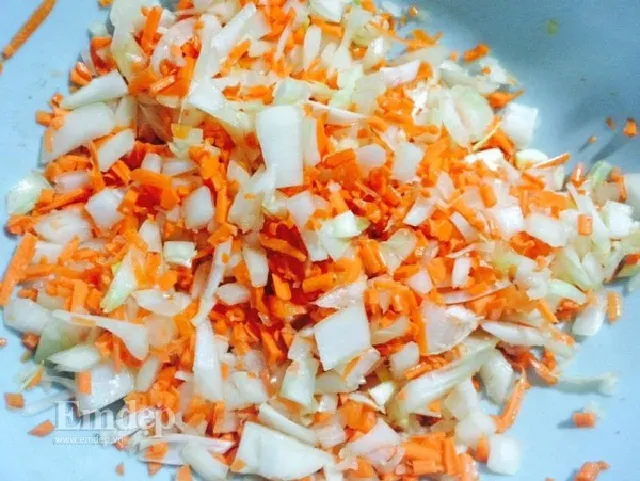 Rau củ sau khi vắt khô