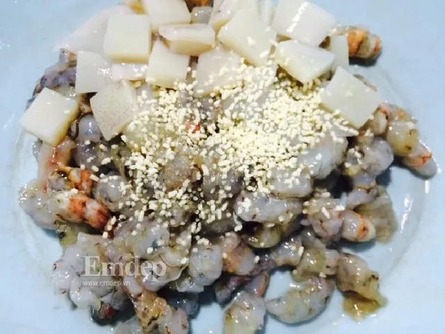 Tôm và mực tươi sơ chế sạch