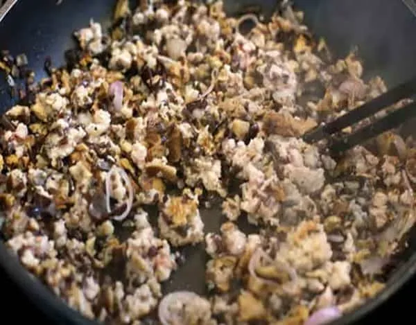 Nhân thịt nấm mèo xào thơm cho bánh cuốn