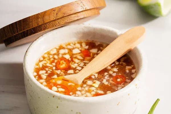 Cách làm nước mắm chấm bánh tráng cuốn thịt heo chuẩn vị nhà hàng