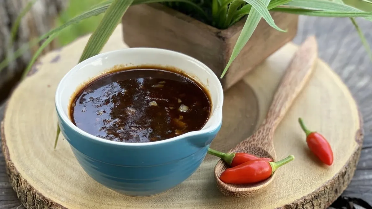 Nước sốt đậm đà là linh hồn khiến món bánh mì thịt nướng trở nên khó cưỡng