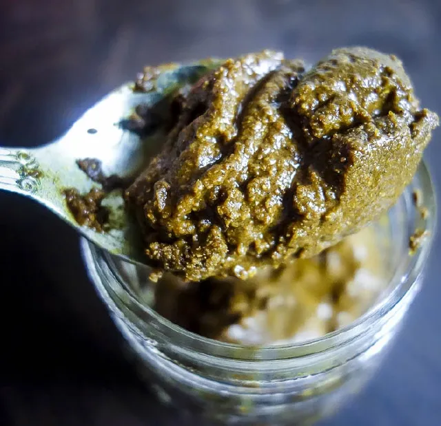 Thành phẩm nước sốt cari màu vàng nâu đẹp mắt