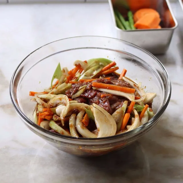 Thịt bò sau khi ướp đủ thời gian