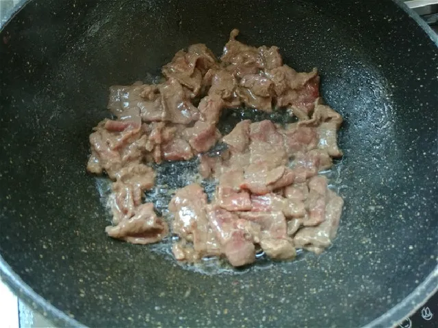 Xào thịt bò