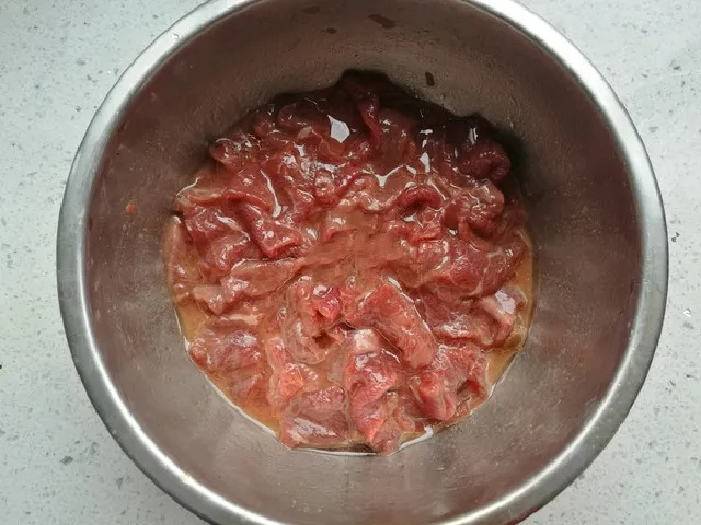 Nguyên liệu thịt bò và nấm mèo