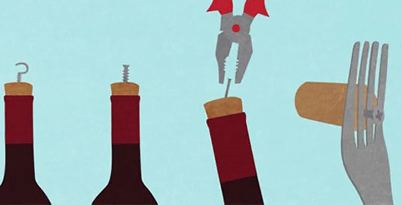 Cách mở chai rượu vang không cần dùng đồ khui bằng đinh và tua vít