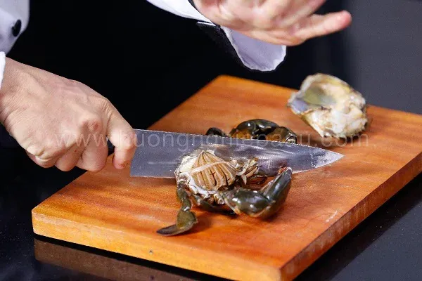 Sơ chế cua sạch, tách lấy gạch