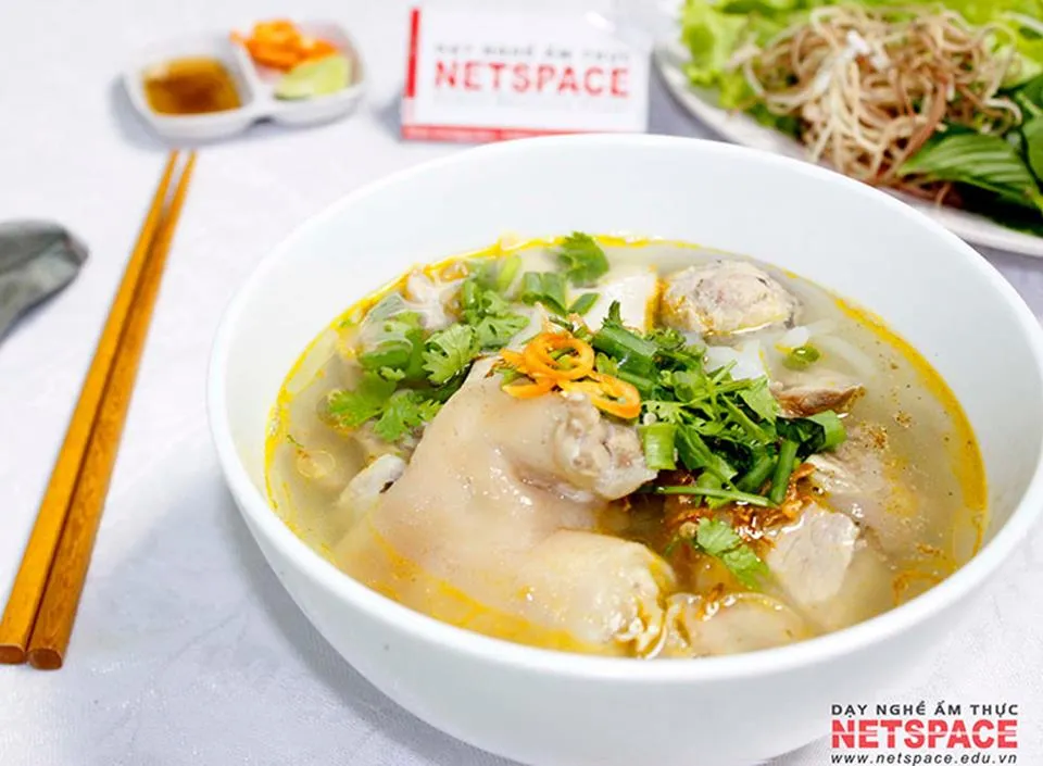 Cách nấu bánh canh giò heo thơm ngon chuẩn vị đầu bếp