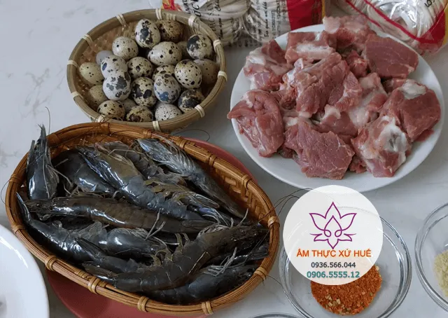 Có rất nhiều món kết hợp với bánh canh ngon như Sườn, trứng cút, tôm, chả cua….