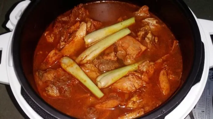 Nồi bò kho cà rốt hấp dẫn với màu sắc bắt mắt