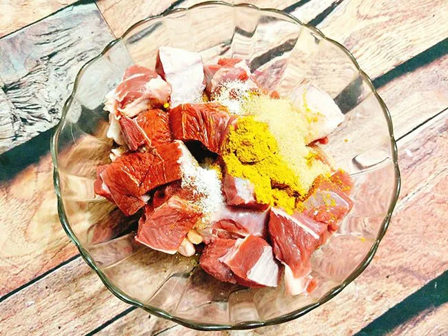 Cận cảnh món bò kho cà rốt đậm đà